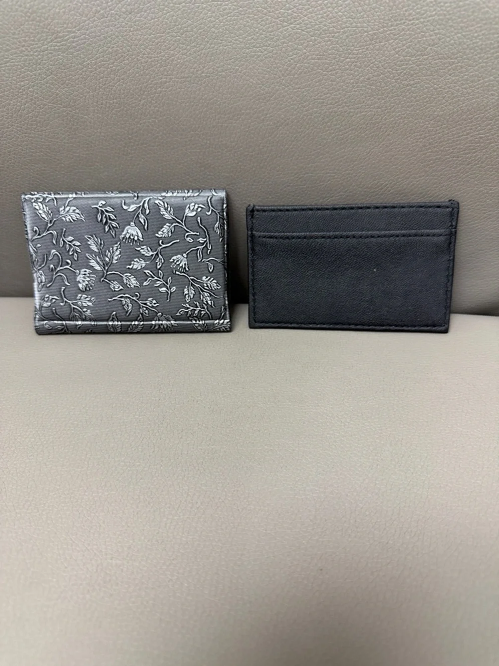 Source Unknown Gray Floral & Black Card Holder Set
